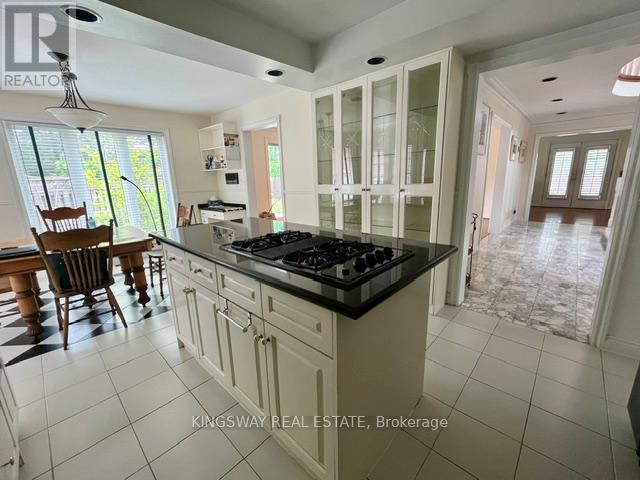 4040 Lookout Court, Mississauga, Ontario  L4W 4E9 - Photo 4 - W12955644