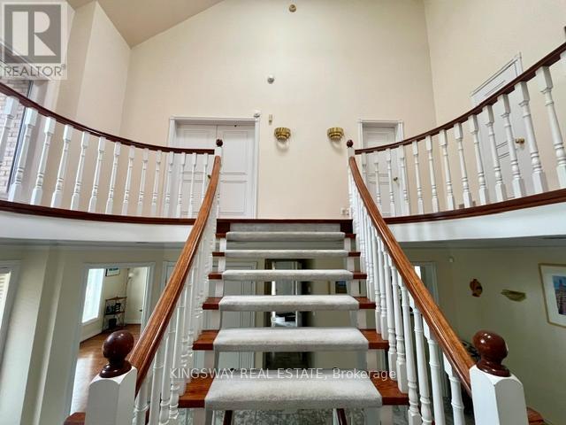 4040 Lookout Court, Mississauga, Ontario  L4W 4E9 - Photo 8 - W12955644