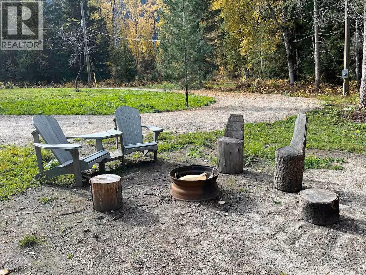 130 Kingfisher Road, Summit Lake, British Columbia  V0G 1R1 - Photo 8 - 10390470