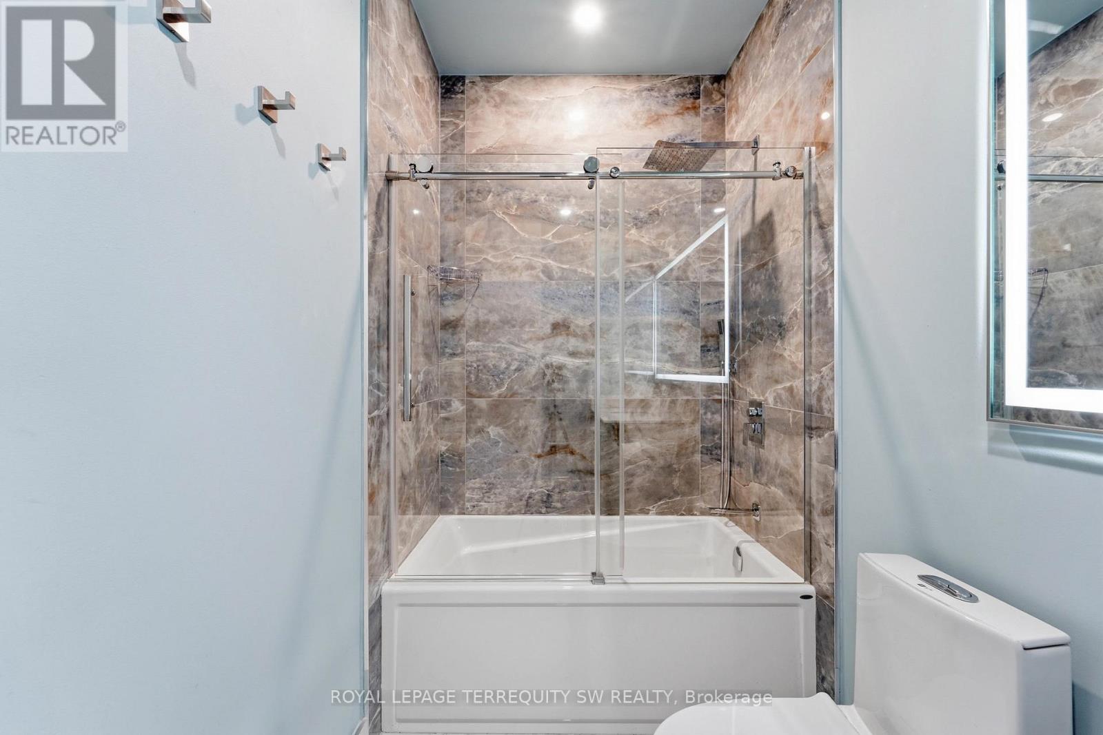 324 - 380 Macpherson Avenue, Toronto, Ontario  M4V 3E3 - Photo 16 - C13429026