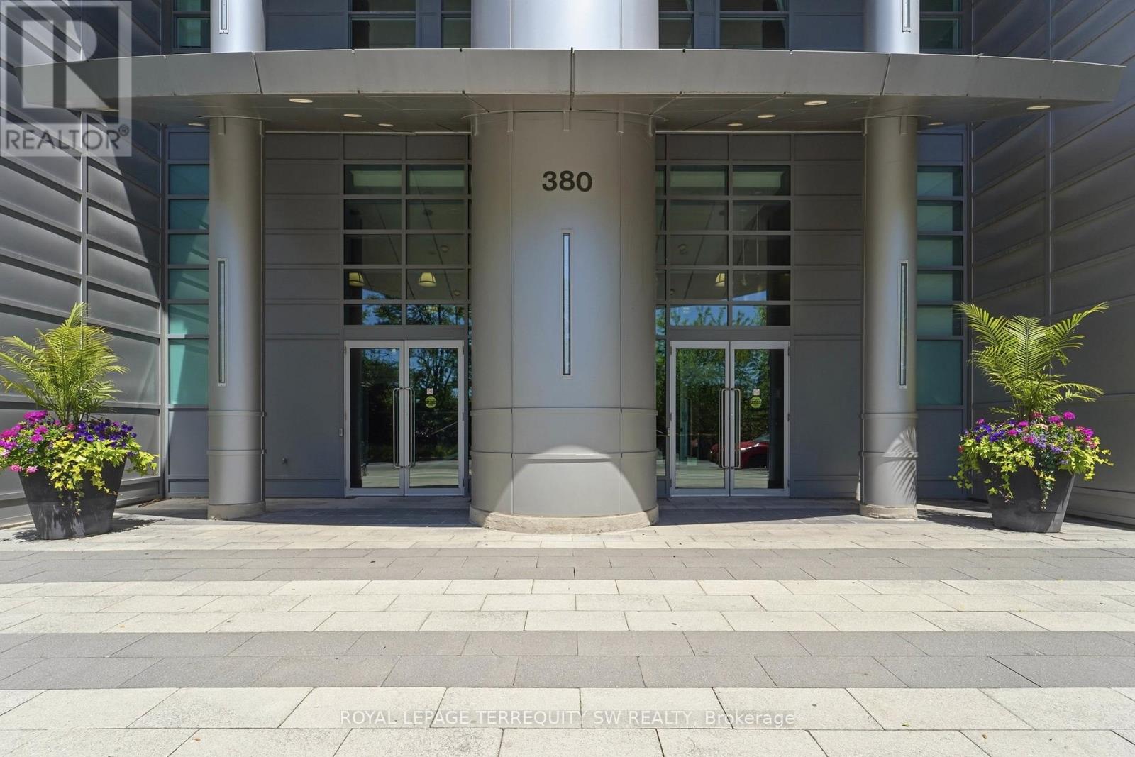 324 - 380 Macpherson Avenue, Toronto, Ontario  M4V 3E3 - Photo 3 - C13429026