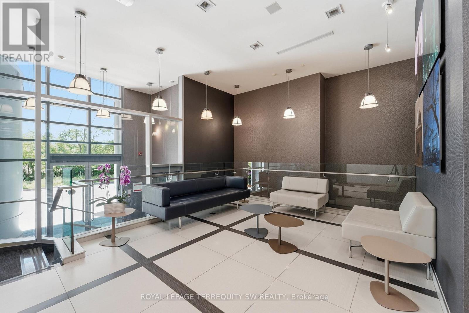 324 - 380 Macpherson Avenue, Toronto, Ontario  M4V 3E3 - Photo 4 - C13429026