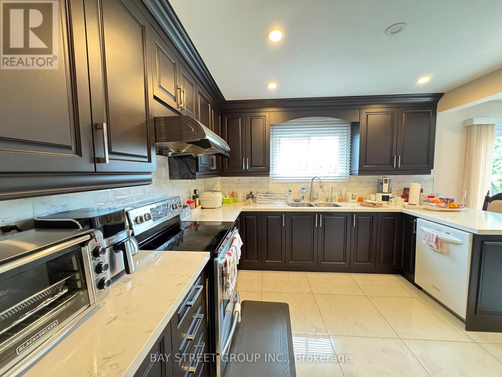 33 Northolt Crescent, Markham, Ontario  L3R 6P6 - Photo 15 - N13429072