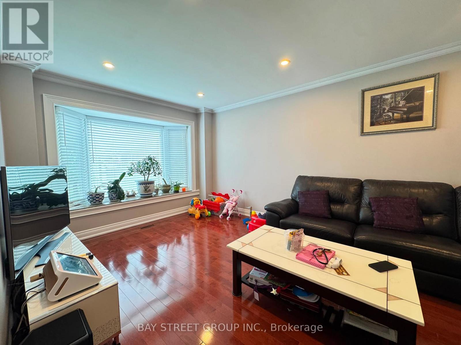 33 Northolt Crescent, Markham, Ontario  L3R 6P6 - Photo 5 - N13429072