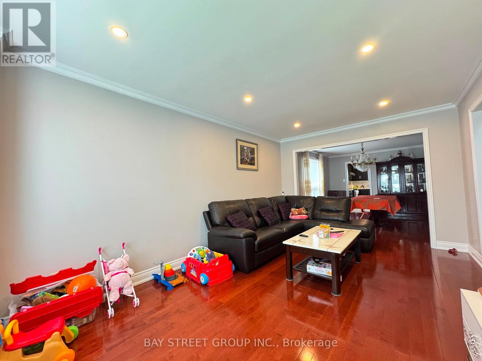 33 Northolt Crescent, Markham, Ontario  L3R 6P6 - Photo 7 - N13429072