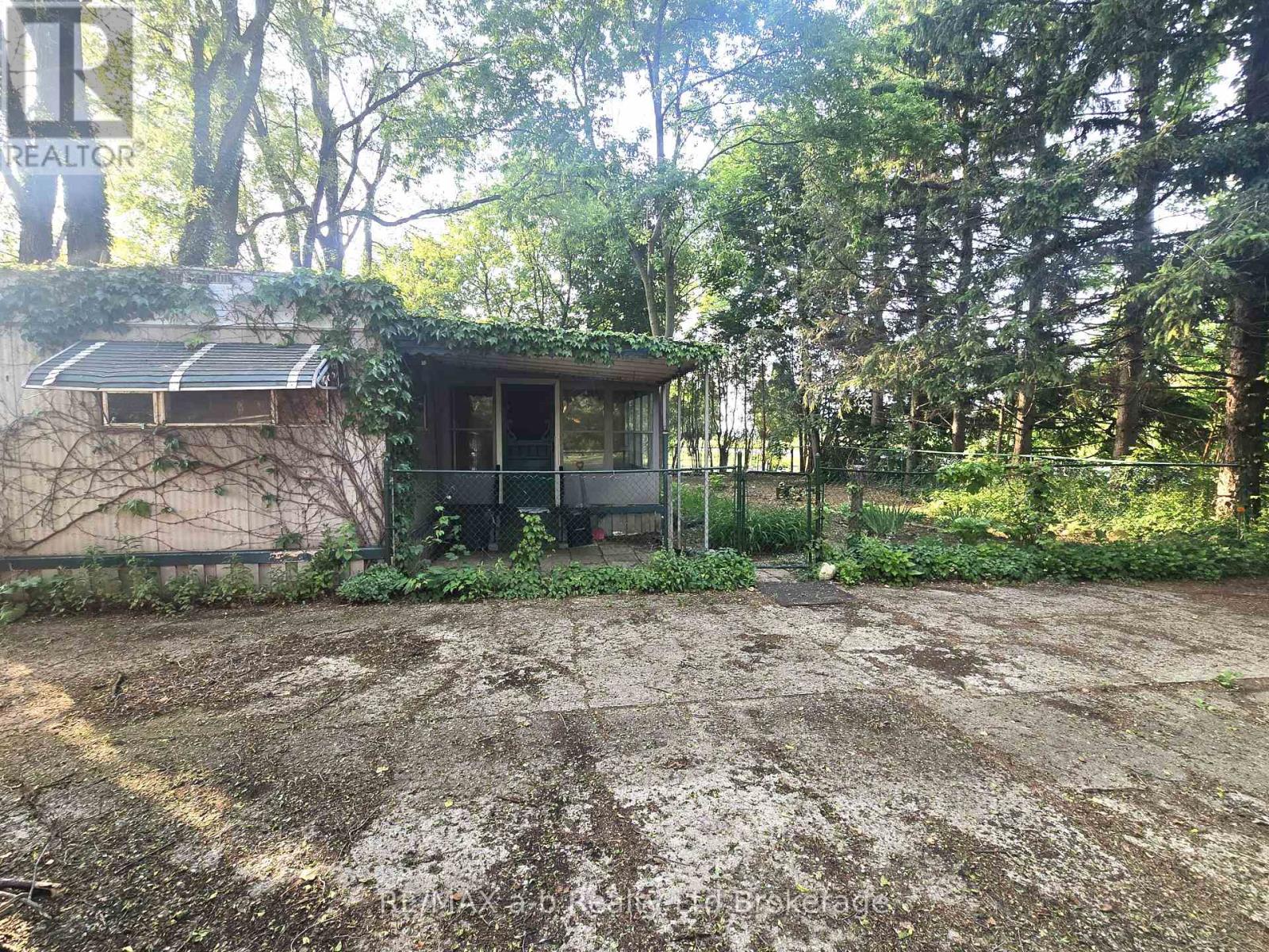 1 First Street, Norfolk, Ontario  N4B 2W6 - Photo 4 - X12995386