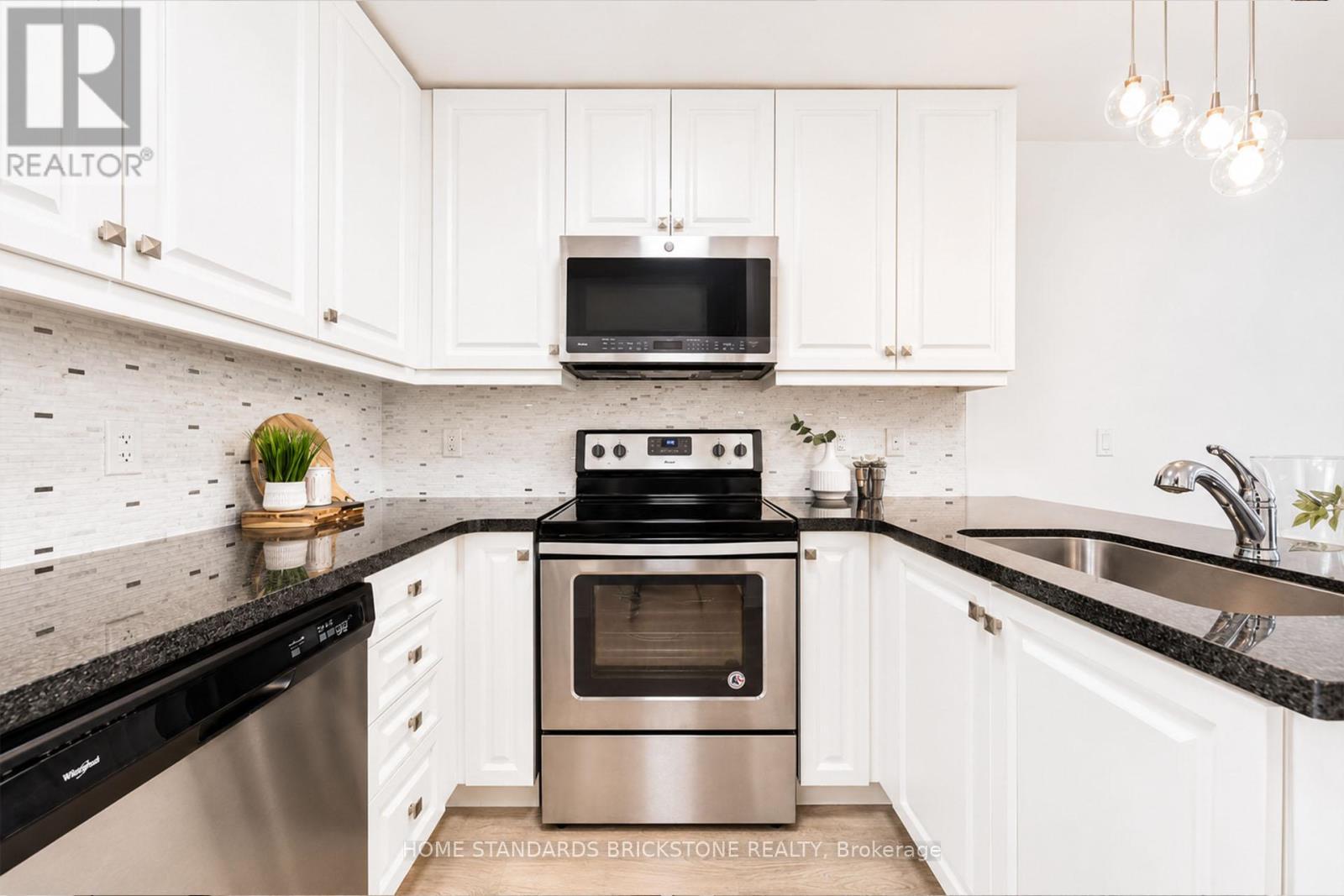 31 - 200 Alex Gardner Circle, Aurora, Ontario  L4G 3G5 - Photo 8 - N13428010