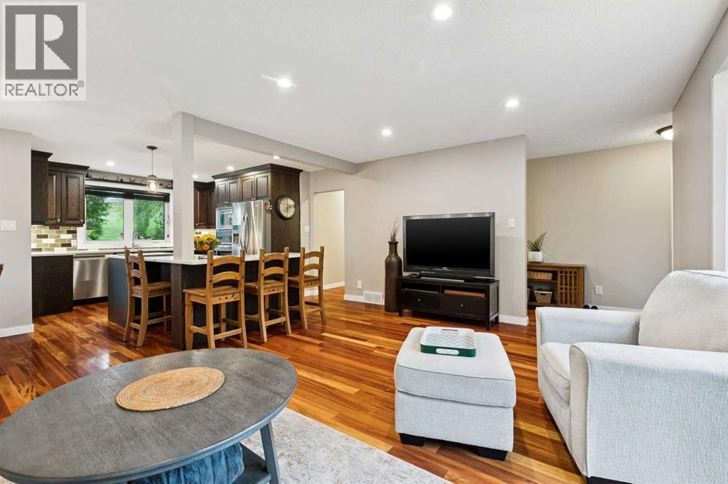 3212 Conrad Drive NW, Calgary, Alberta  T2L 1B4 - Photo 6 - A2317187