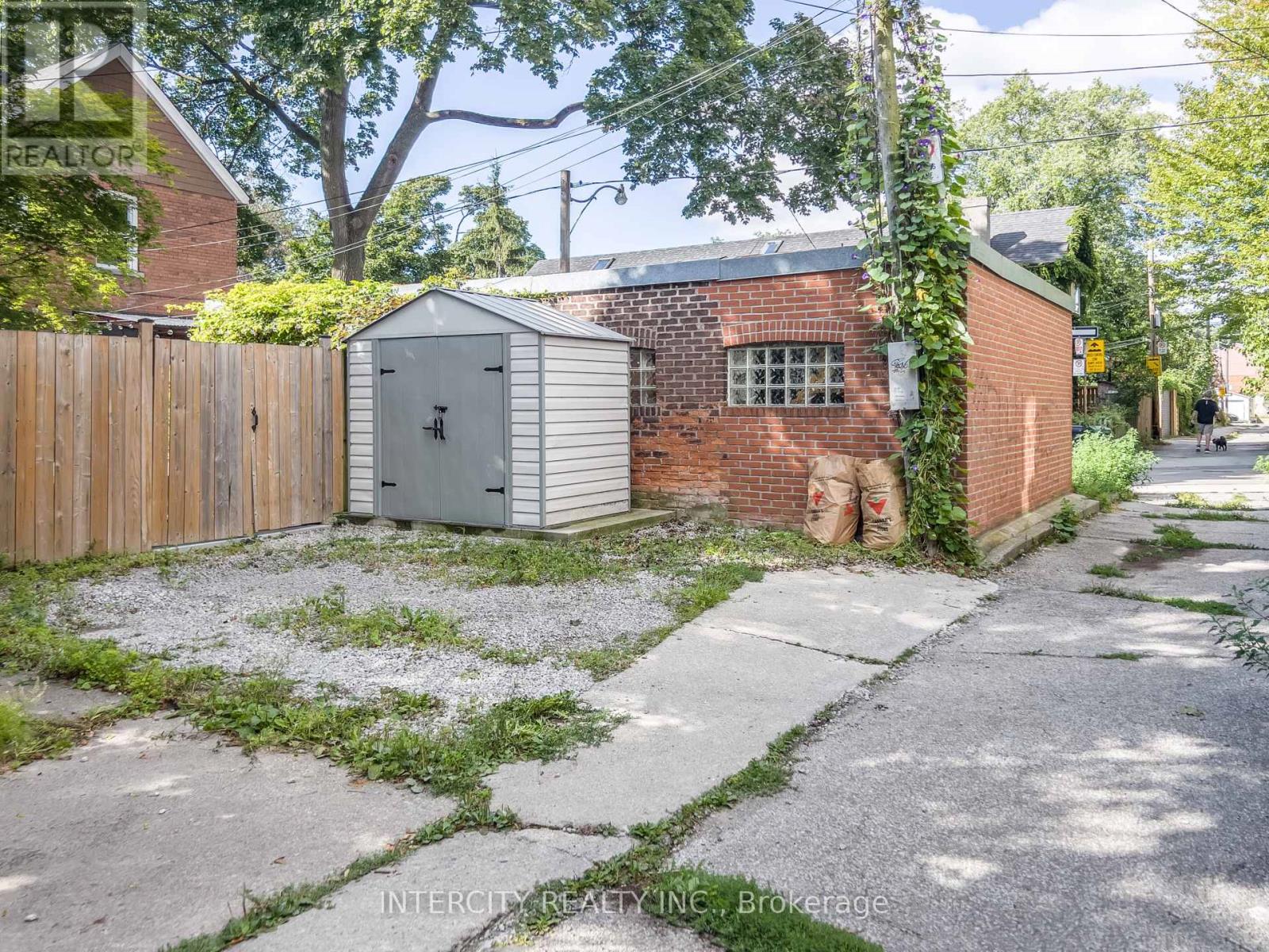 92 Dagmar Avenue, Toronto, Ontario  M4M 1W2 - Photo 21 - E13425644