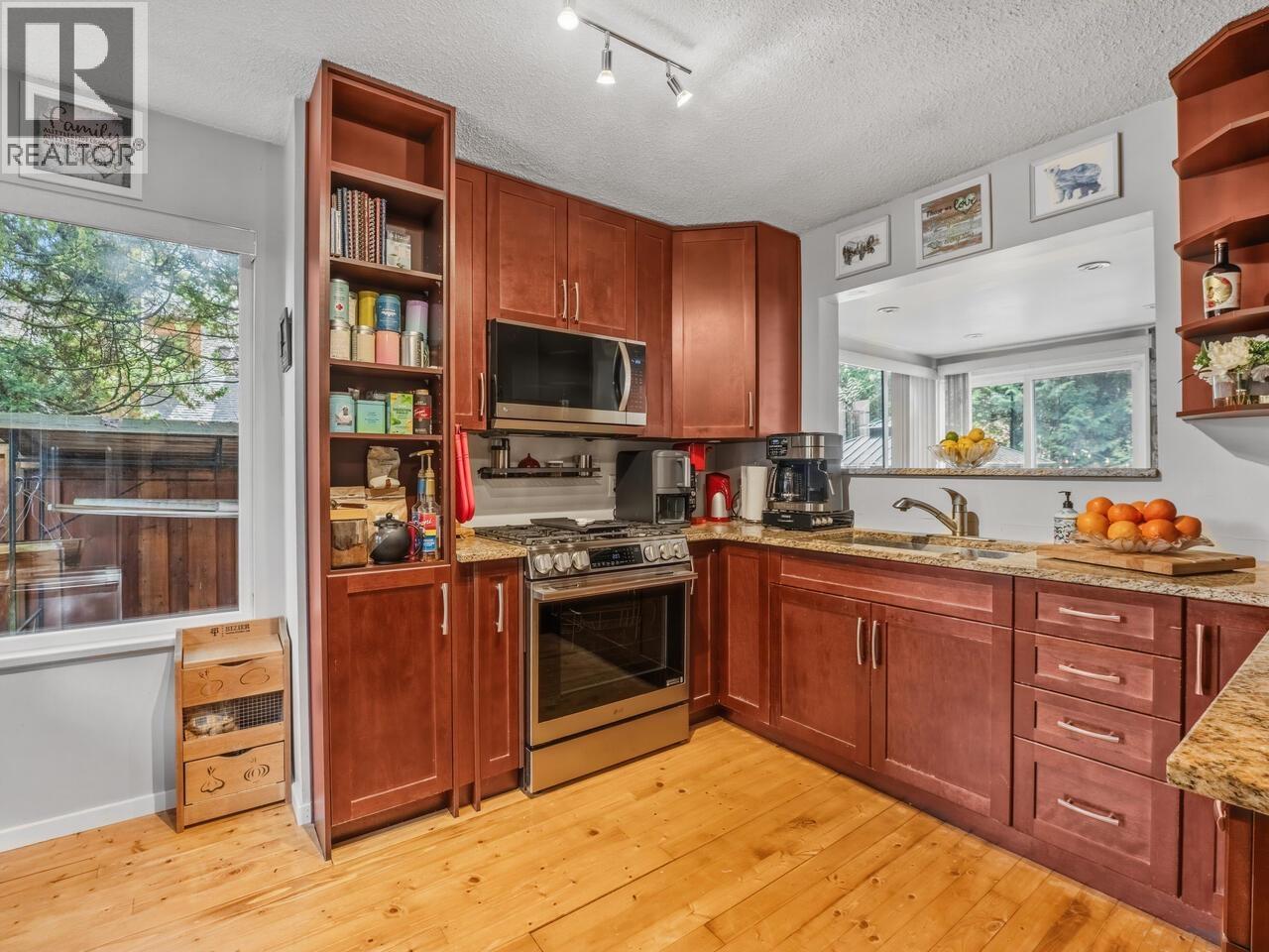 4597 Elmgrove Drive, Burnaby, British Columbia  V5G 3Y9 - Photo 4 - R3134723