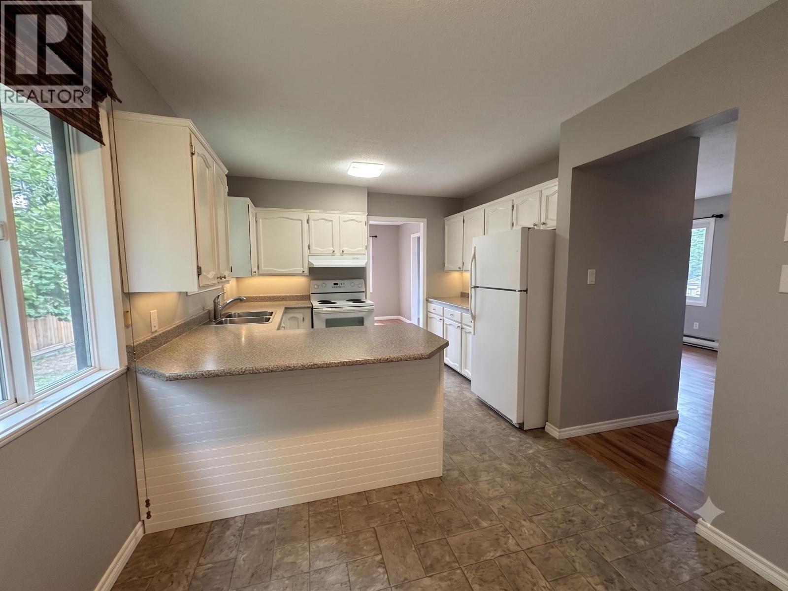 896 Davis Road, Gibsons, British Columbia  V0N 1V8 - Photo 9 - R3134756