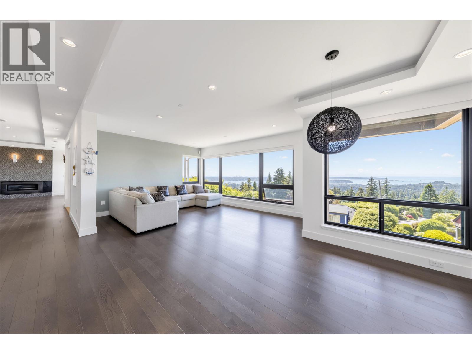 383 Newdale Court, North Vancouver, British Columbia  V7N 3H3 - Photo 8 - R3121546