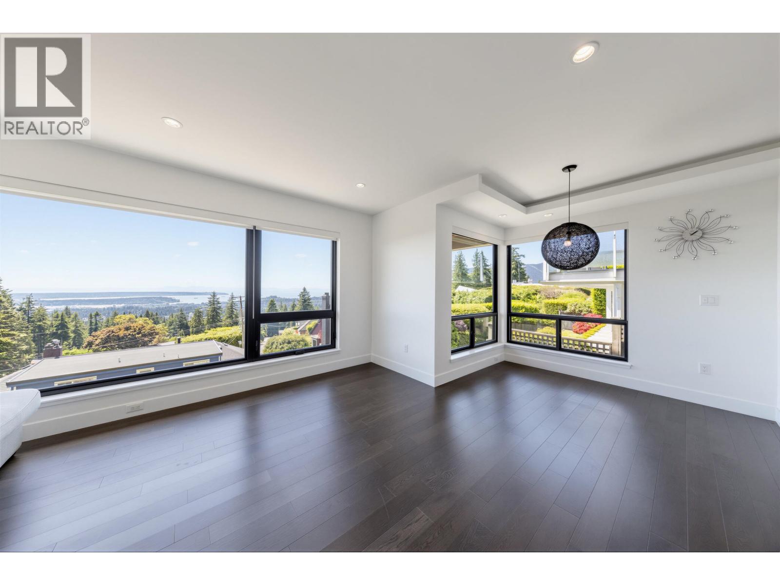 383 Newdale Court, North Vancouver, British Columbia  V7N 3H3 - Photo 6 - R3121546