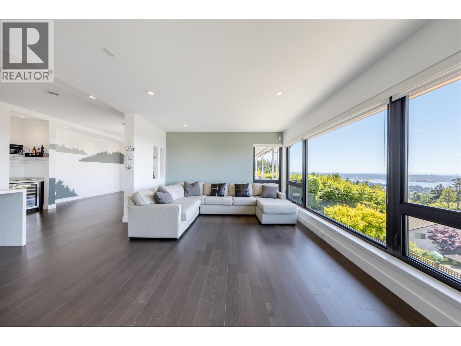 383 Newdale Court, North Vancouver, British Columbia  V7N 3H3 - Photo 4 - R3121546