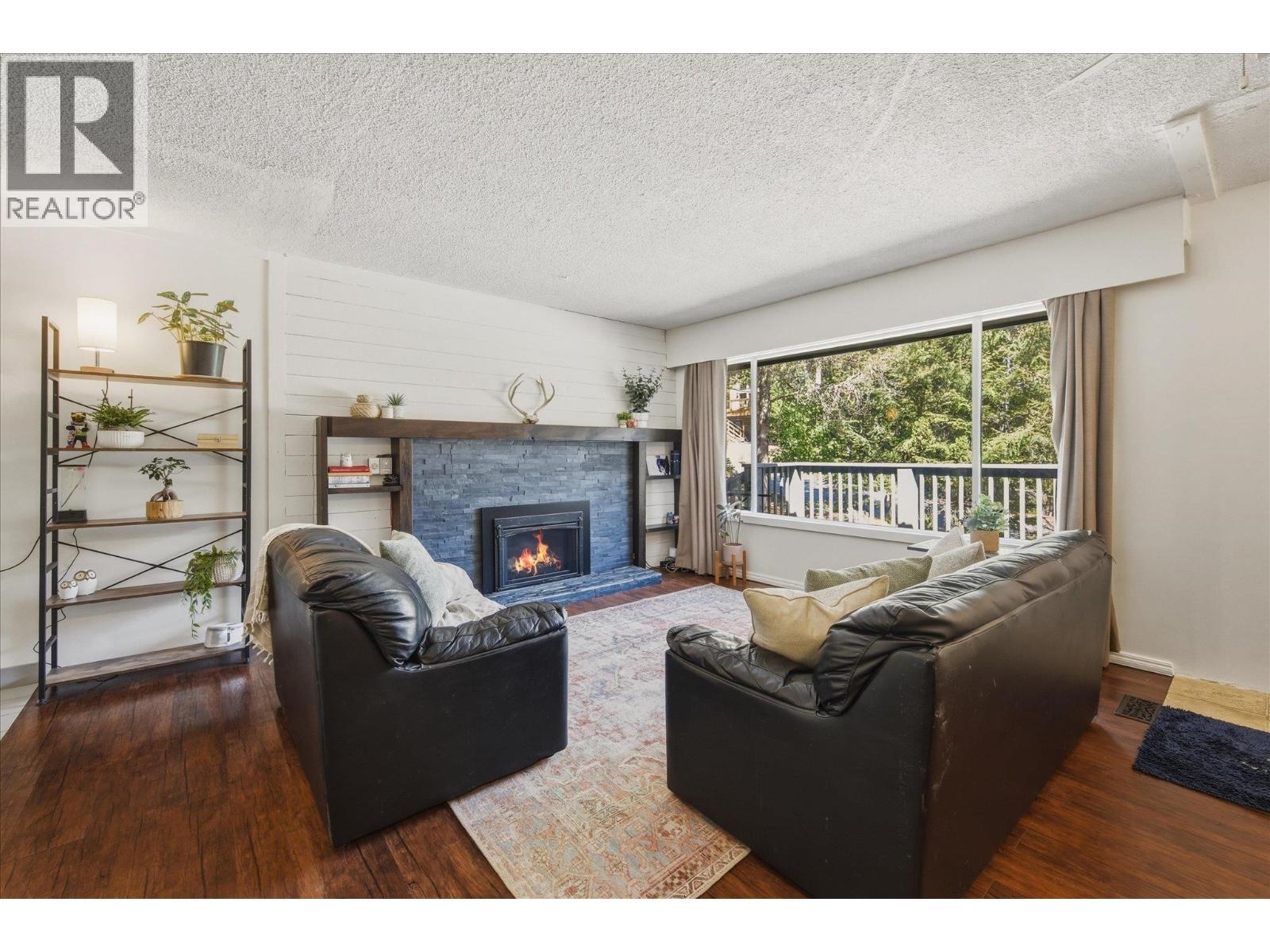 3106 Tyrol Crescent, Whistler, British Columbia  V8E 0B8 - Photo 3 - R3134629