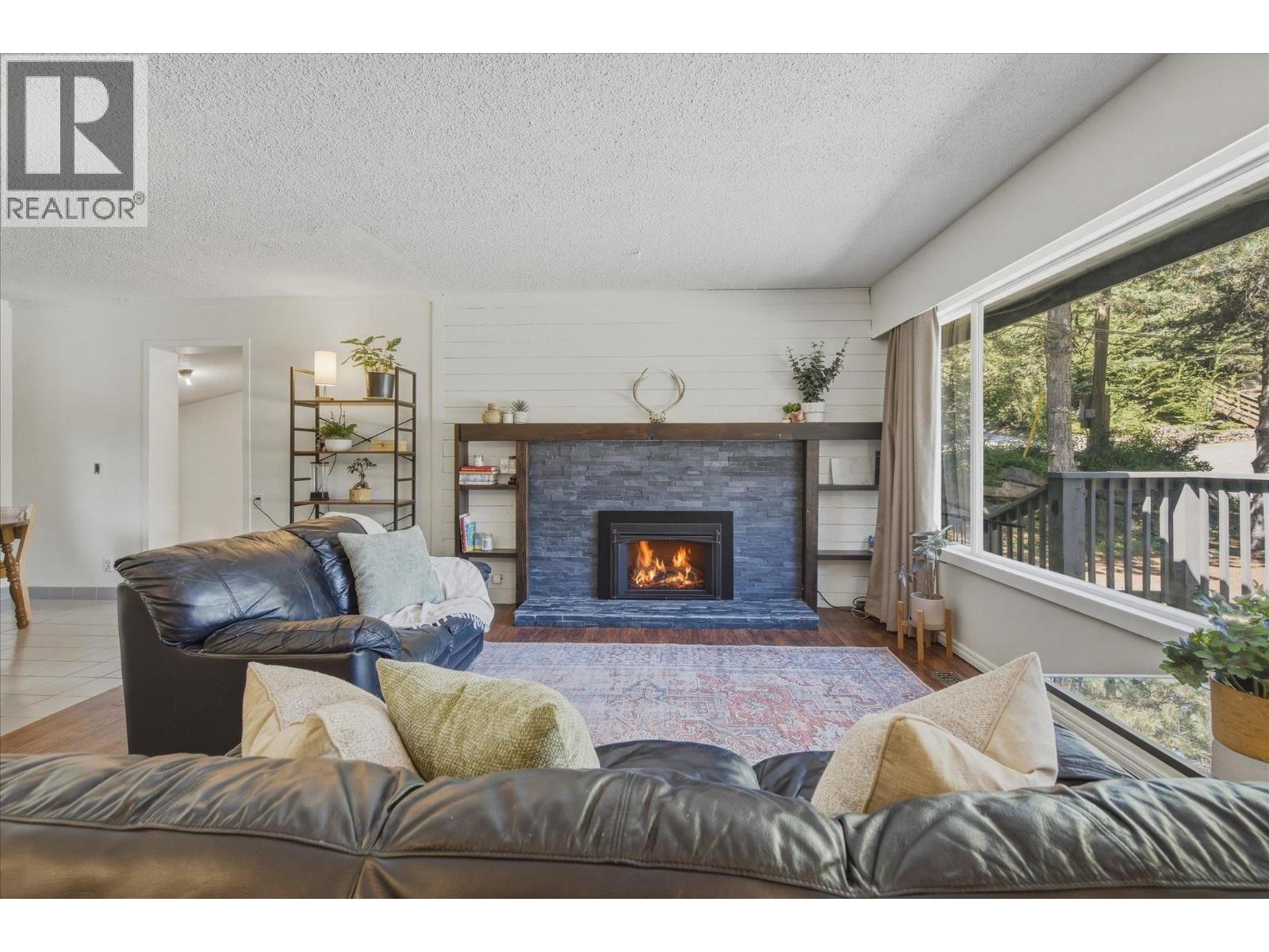 3106 Tyrol Crescent, Whistler, British Columbia  V8E 0B8 - Photo 2 - R3134629