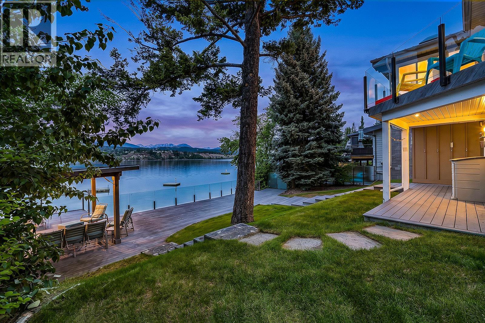 695 Lakeview Road, Invermere, British Columbia  V0A 1K3 - Photo 2 - 10388317