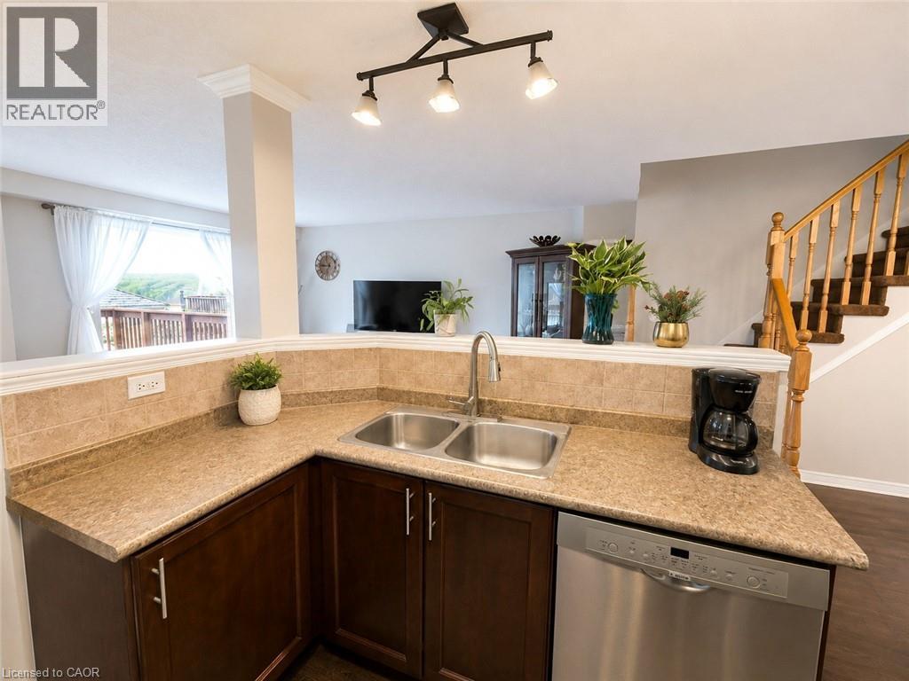 506 Activa Avenue, Kitchener, Ontario  N2E 4C1 - Photo 5 - 40838004