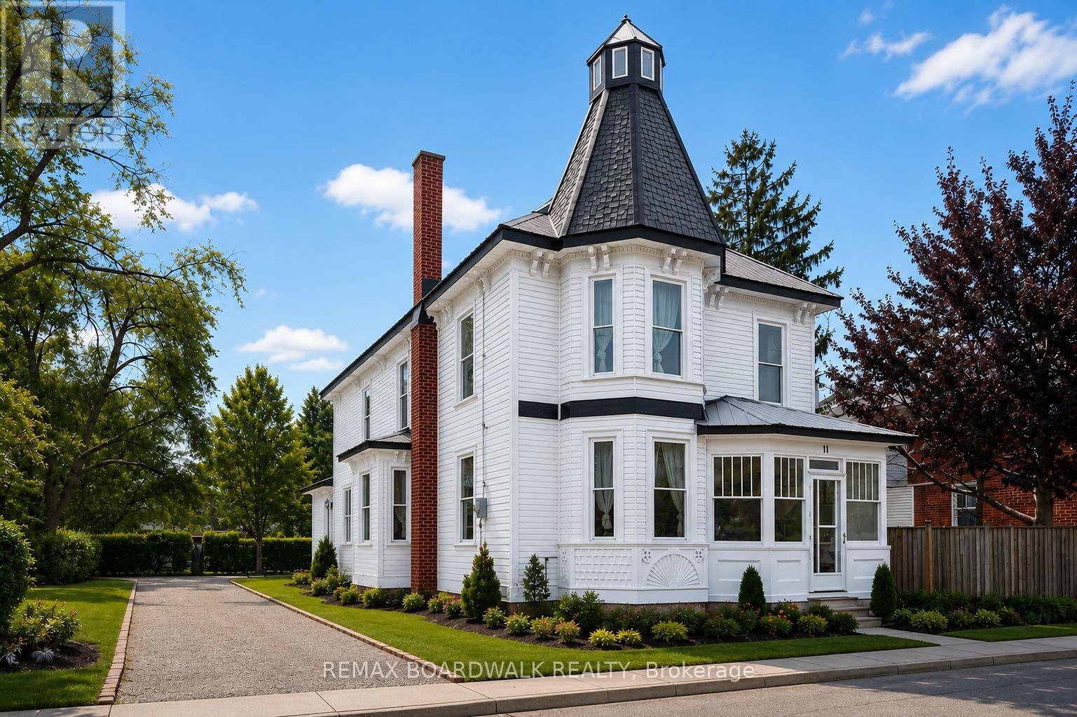11 ALFRED STREET, Smiths Falls, Ontario
