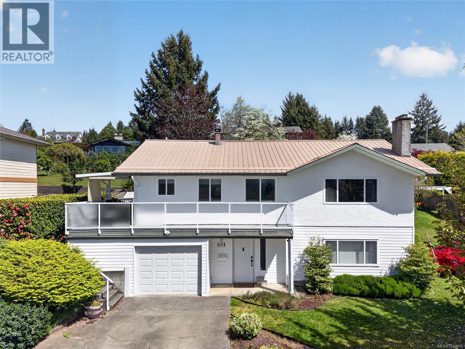 680 View Ave