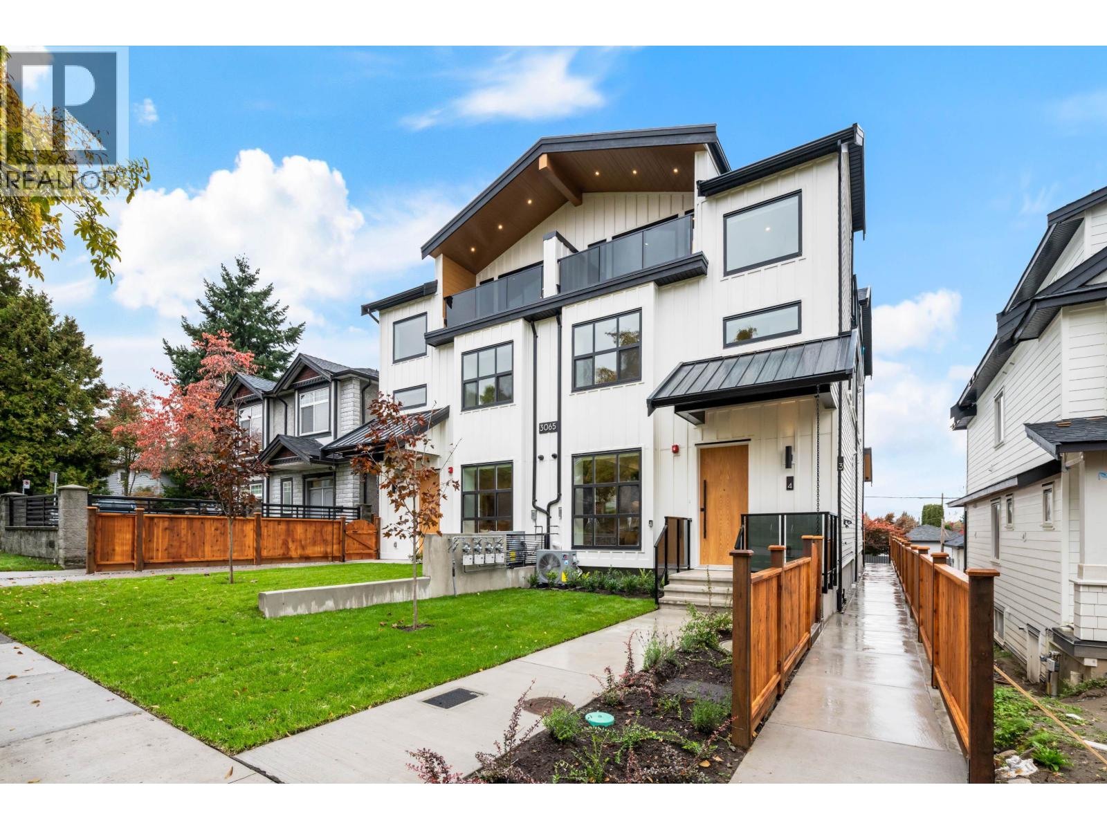 3 3065 CHARLES STREET, Vancouver, British Columbia
