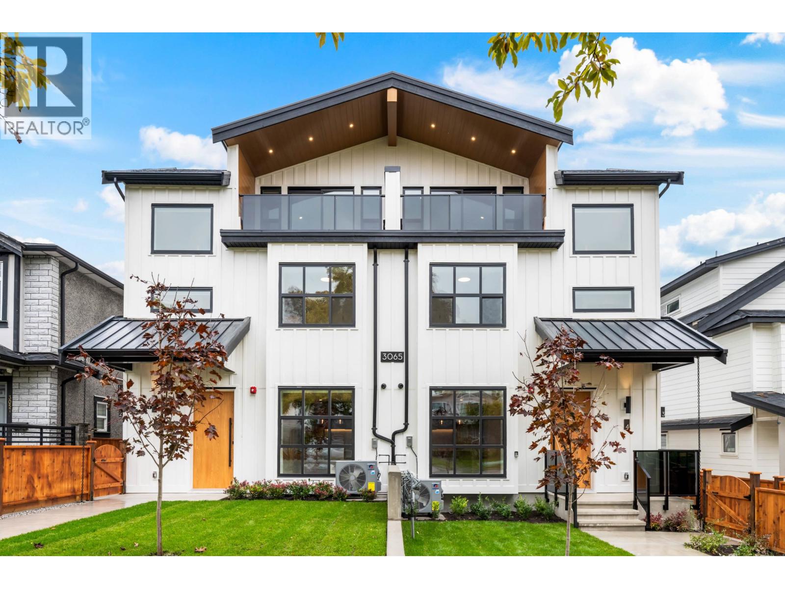 4 3065 CHARLES STREET, Vancouver, British Columbia