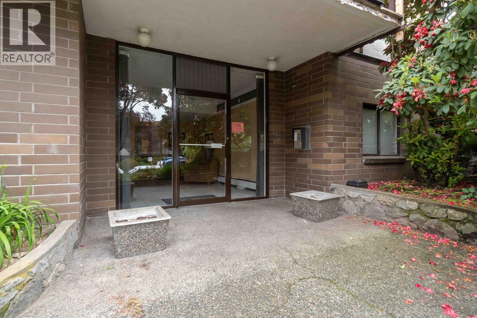 301 120 E 4th Street, North Vancouver, British Columbia  V7L 1H6 - Photo 2 - R3134818