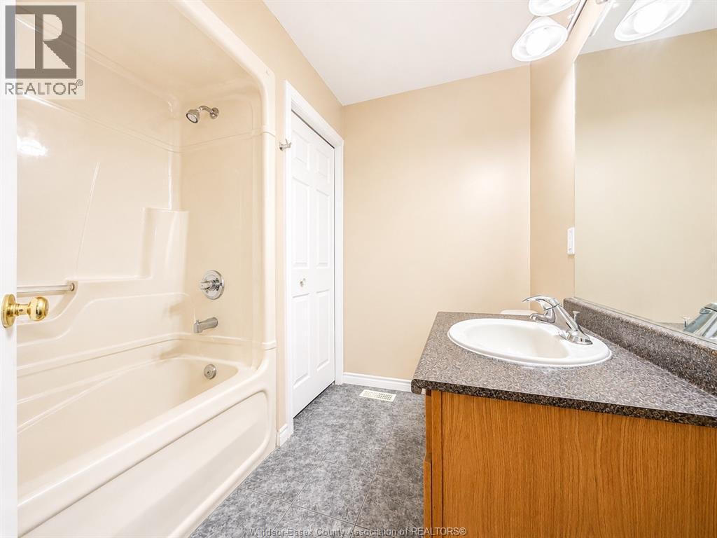 4924 Sixth Street, Windsor, Ontario  N9E 4X2 - Photo 11 - 26012783