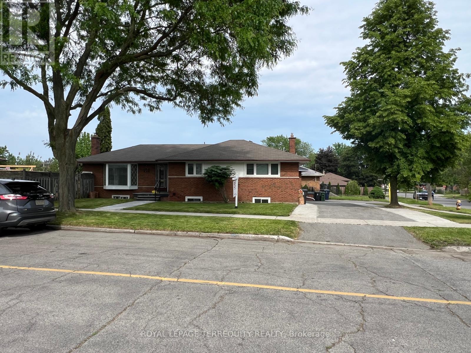 1 Barnes Crescent, Toronto, Ontario  M1G 1Z8 - Photo 4 - E12830924