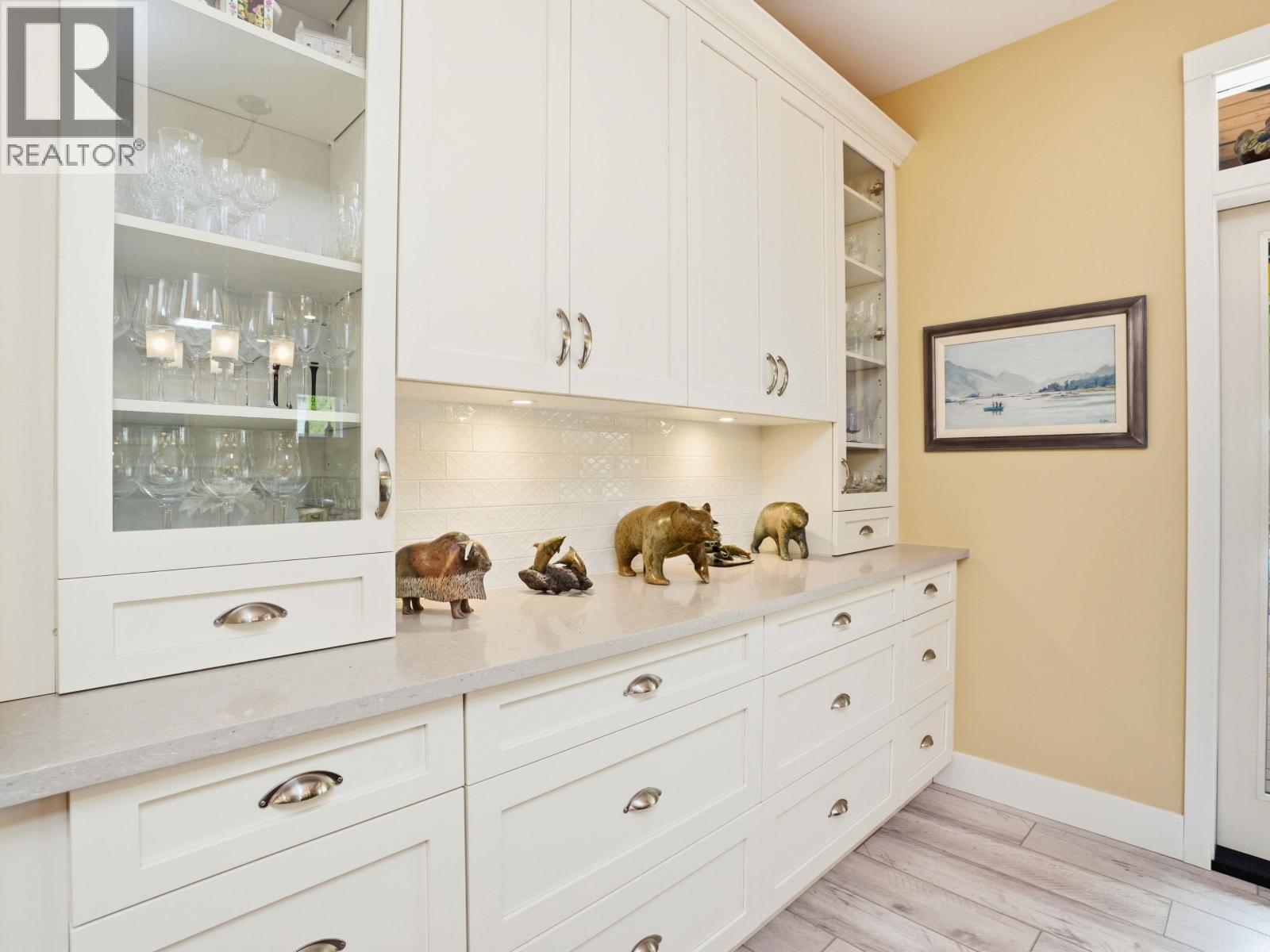795 Madison Place, Gibsons, British Columbia  V0N 1V1 - Photo 11 - R3134847