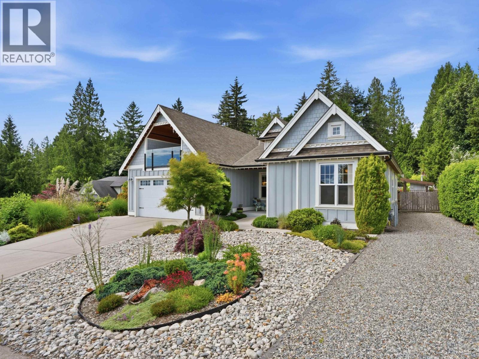 795 Madison Place, Gibsons, British Columbia  V0N 1V1 - Photo 2 - R3134847