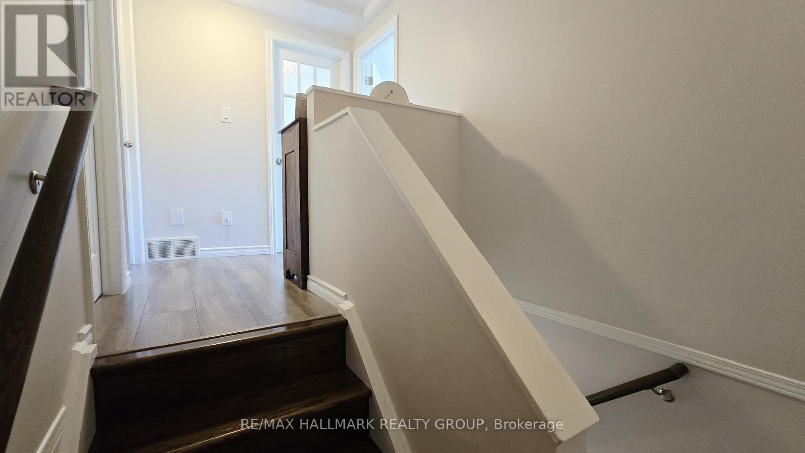 35 Seabrooke Drive, Ottawa, Ontario  K2L 2H8 - Photo 16 - X13429308