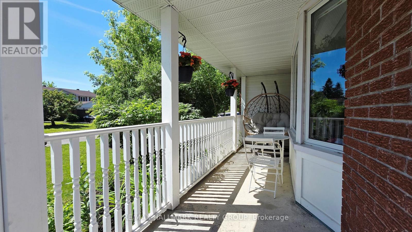35 Seabrooke Drive, Ottawa, Ontario  K2L 2H8 - Photo 2 - X13429308