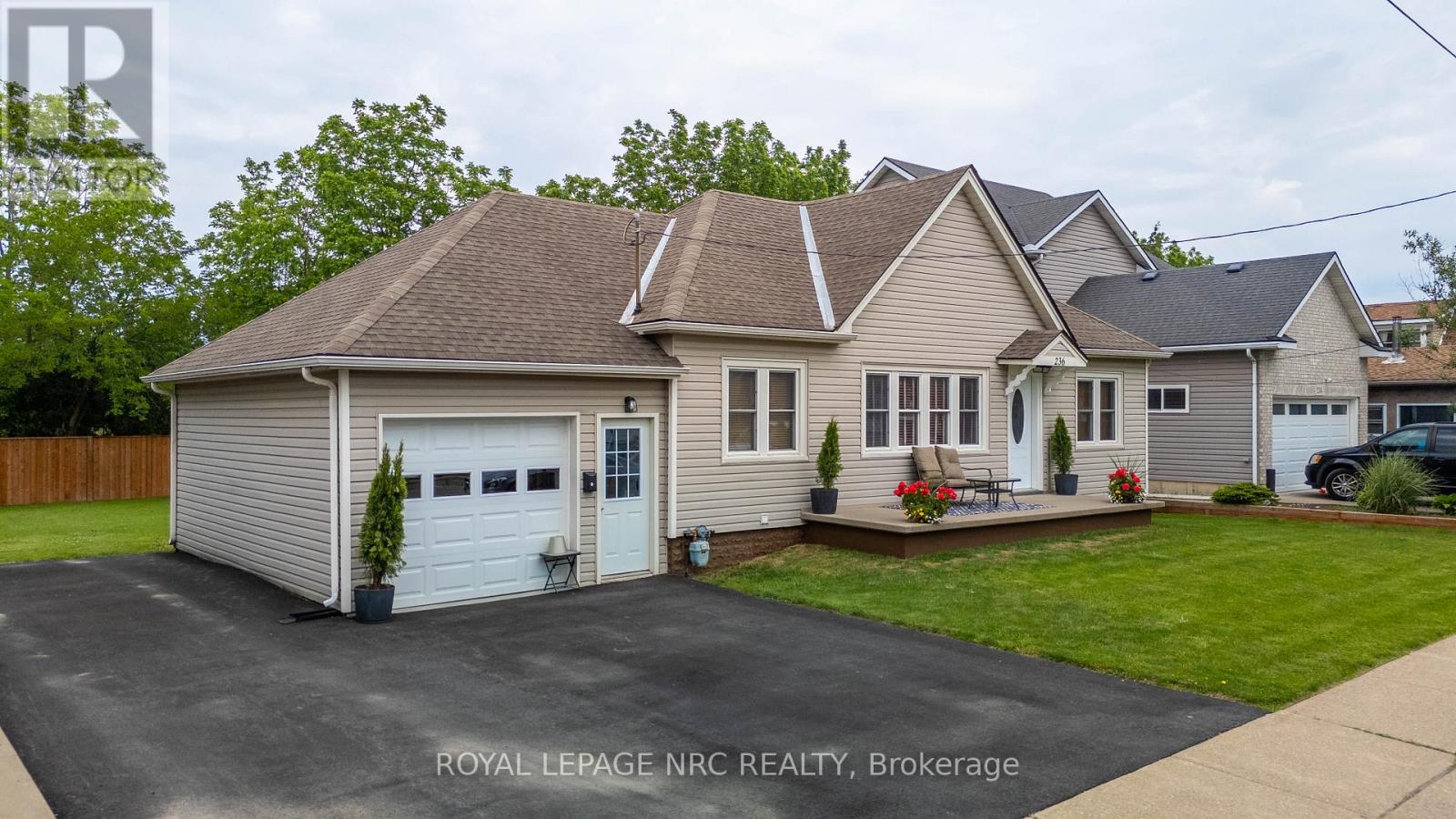 236 Deere Street, Welland, Ontario  L3B 2L8 - Photo 2 - X13429296