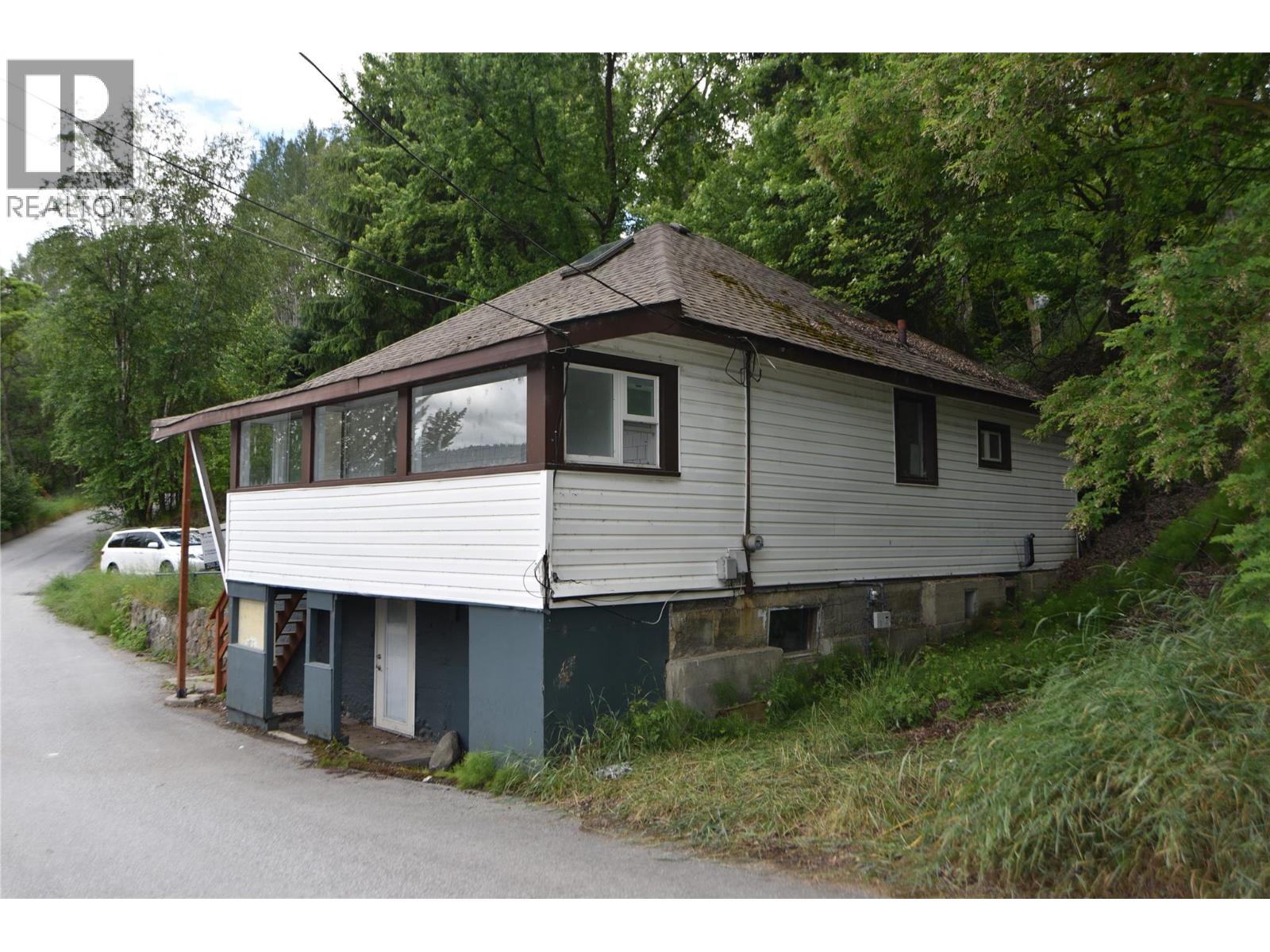 964 Mountain Street, Trail, British Columbia  V1R 3G5 - Photo 5 - 10372372