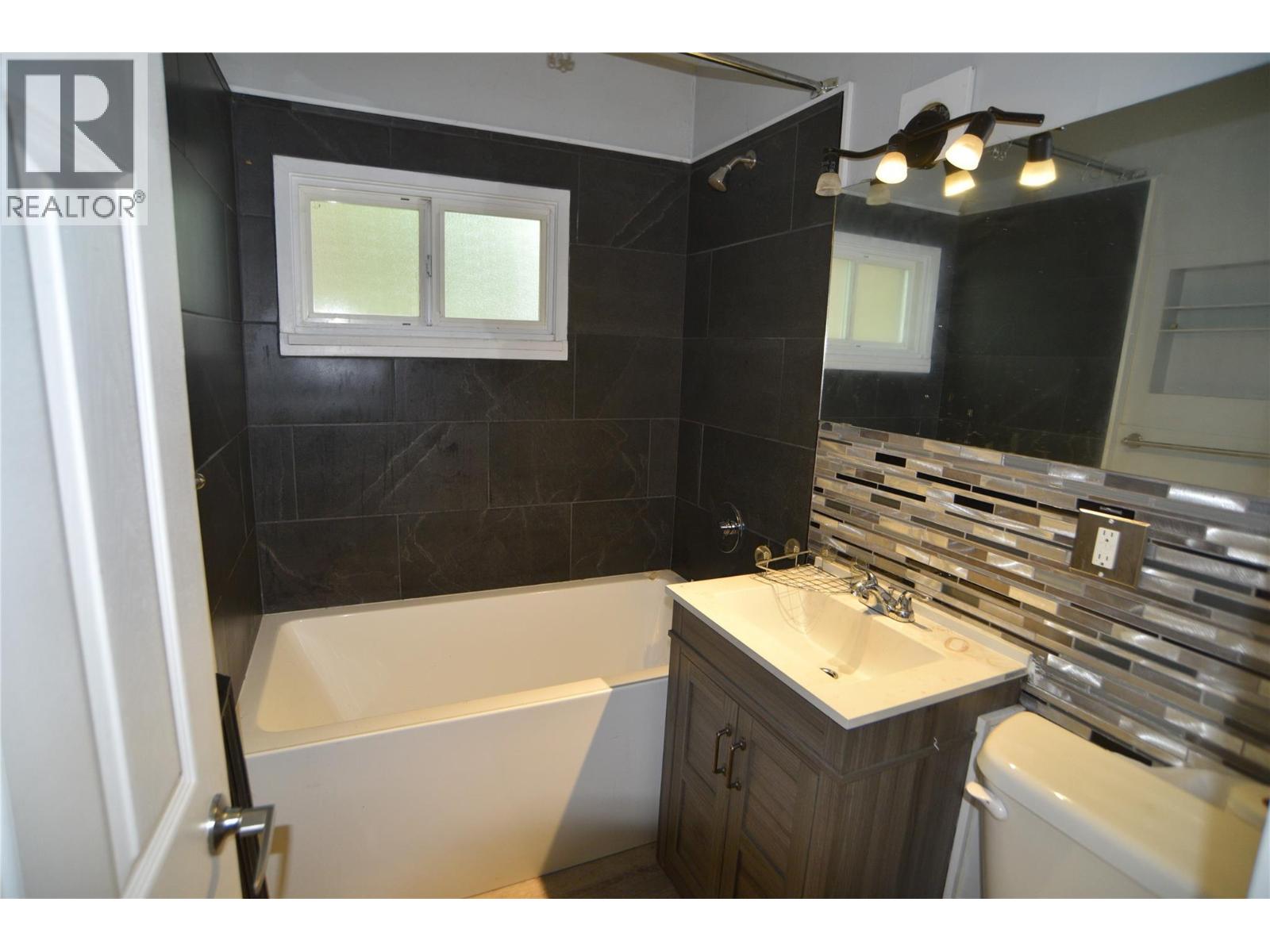 964 Mountain Street, Trail, British Columbia  V1R 3G5 - Photo 9 - 10372372