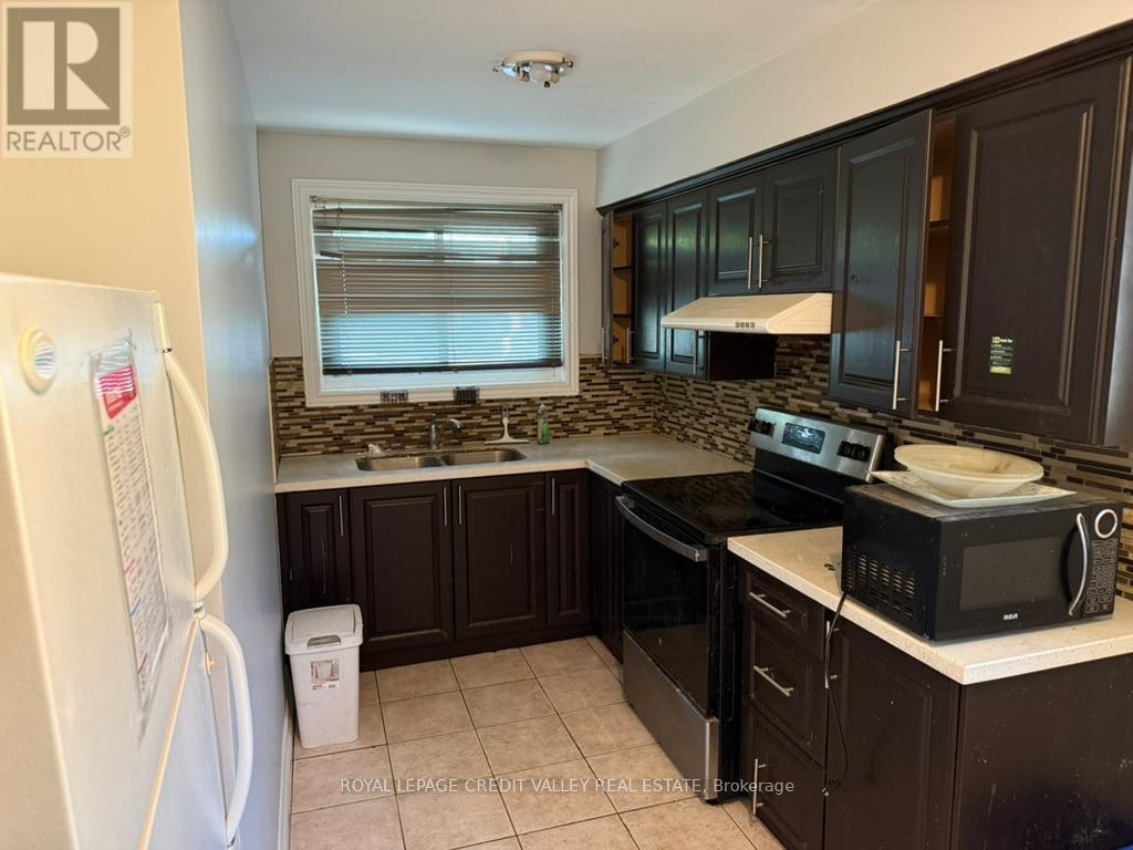 116 Taysham Crescent, Toronto, Ontario  M9V 1X3 - Photo 6 - W13428082