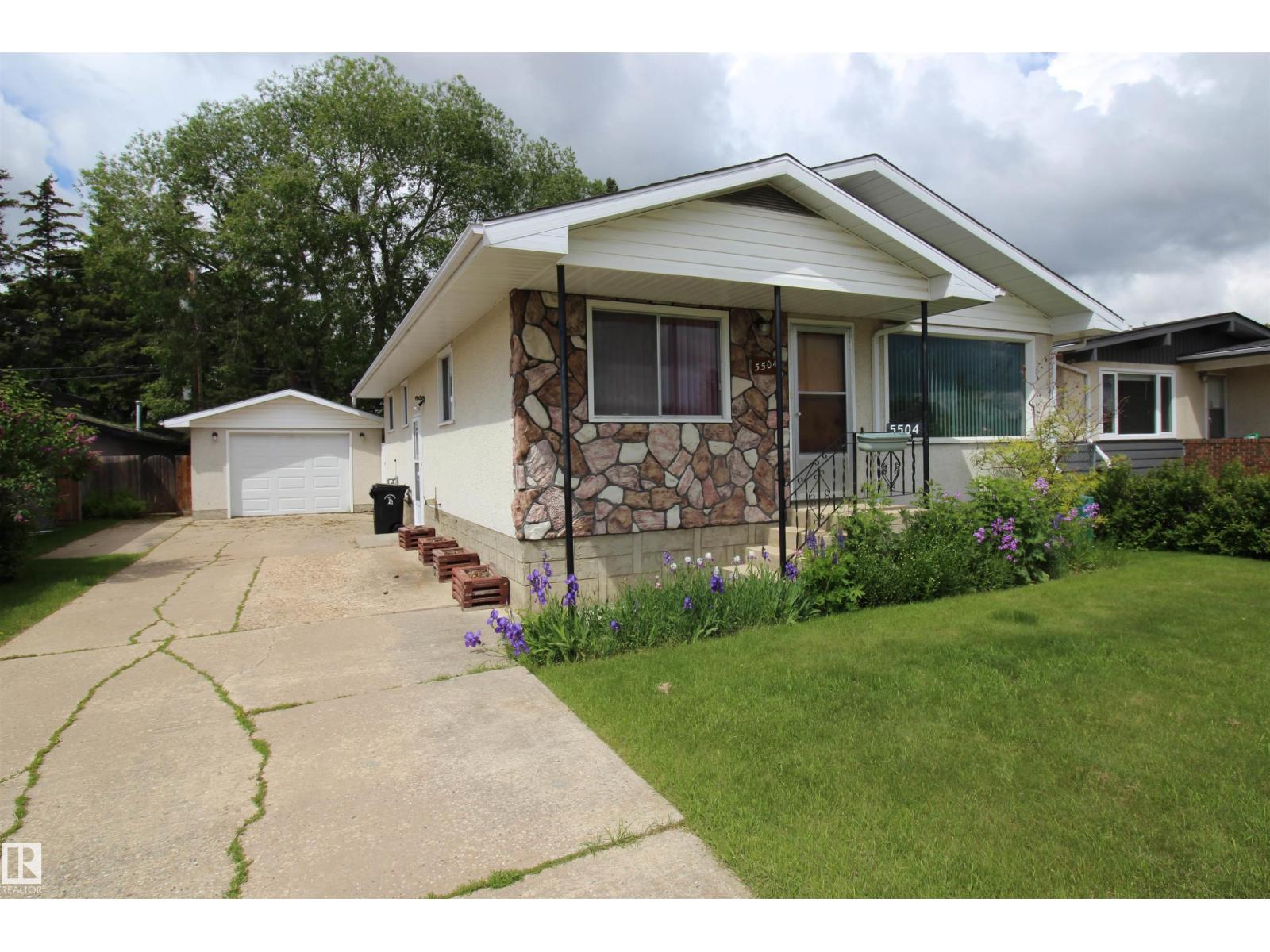 5504 56, Barrhead, Alberta