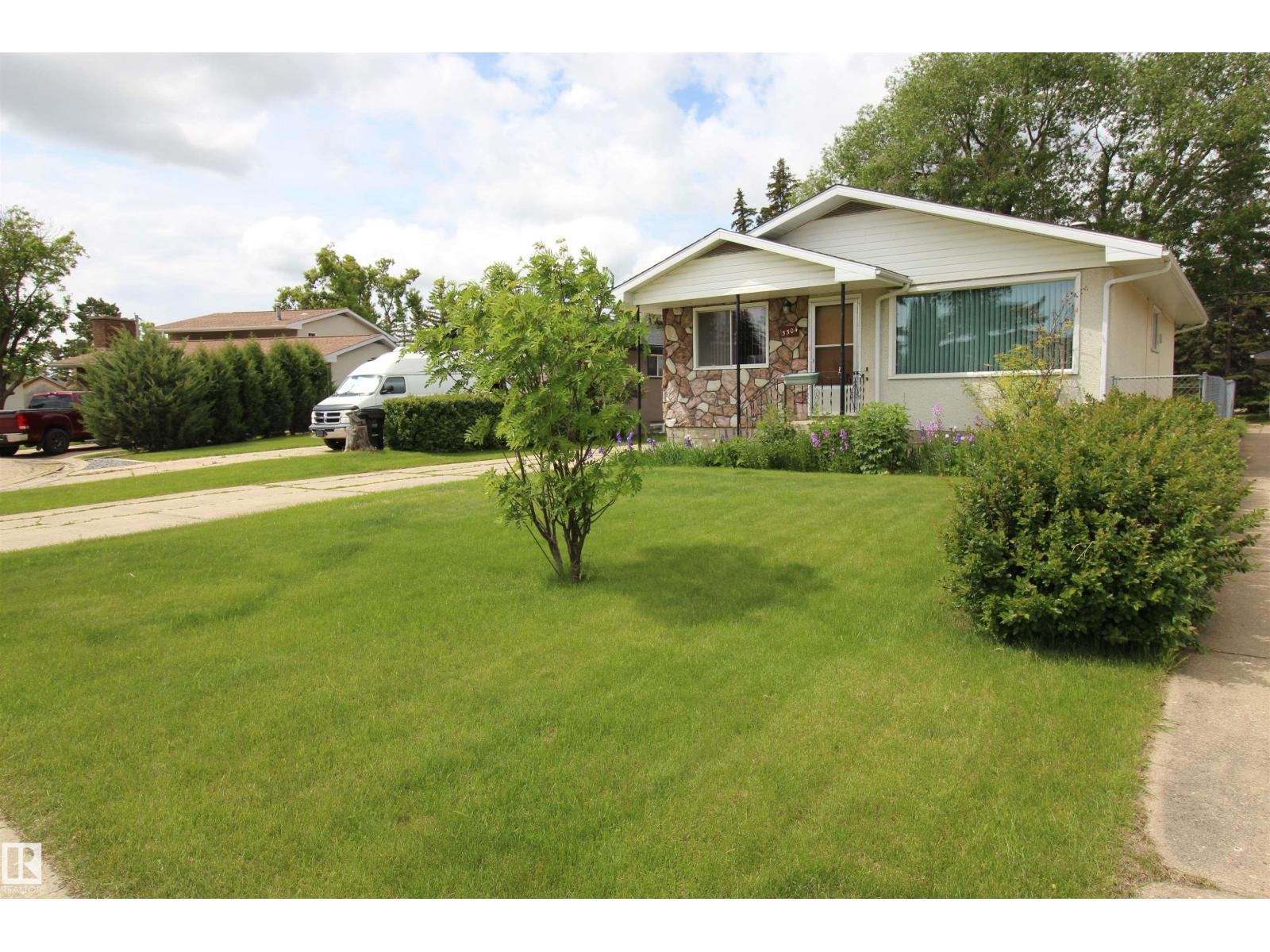 5504 56, Barrhead, Alberta  T7N 0A1 - Photo 2 - E4492912
