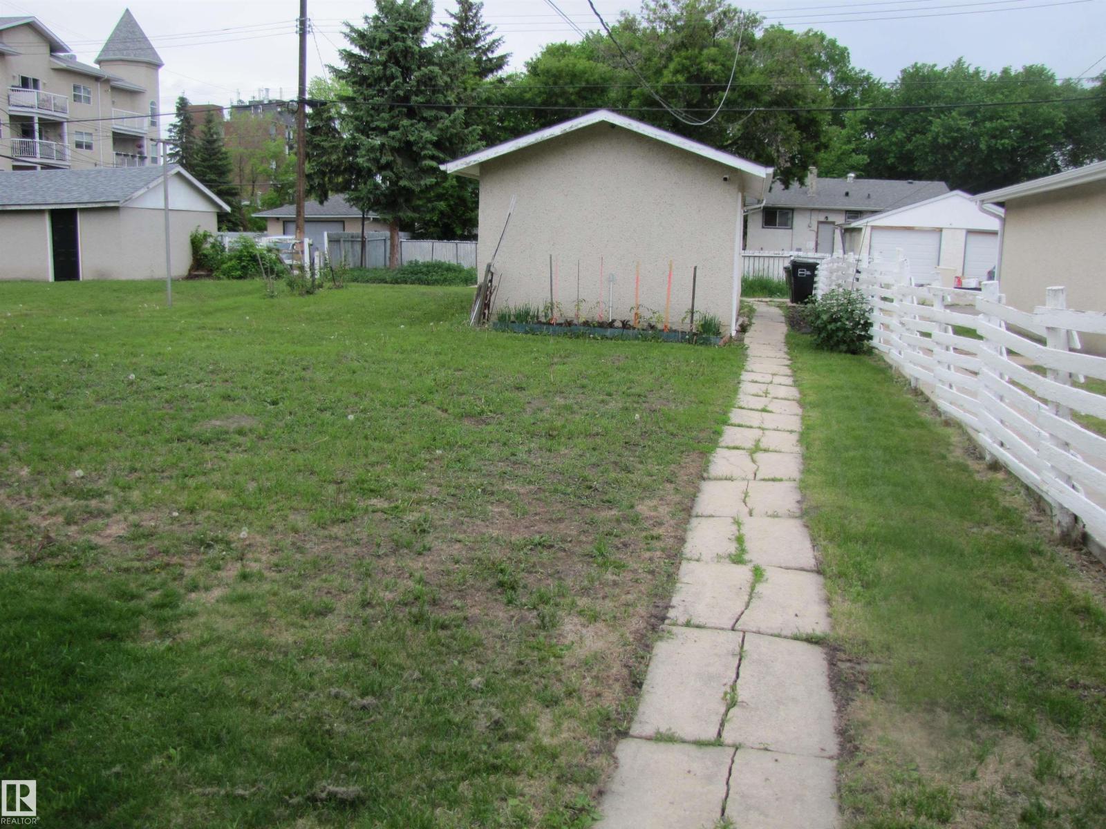 8122 83 Av NW, Edmonton, Alberta  T6C 1A8 - Photo 4 - E4492913