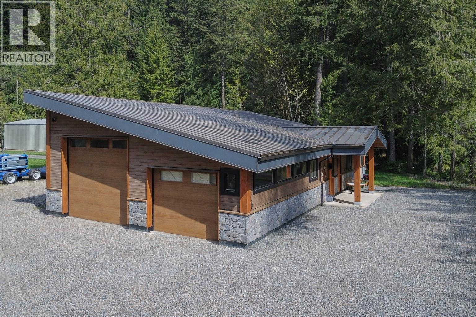 3070 MIDNIGHT WAY, Squamish, British Columbia