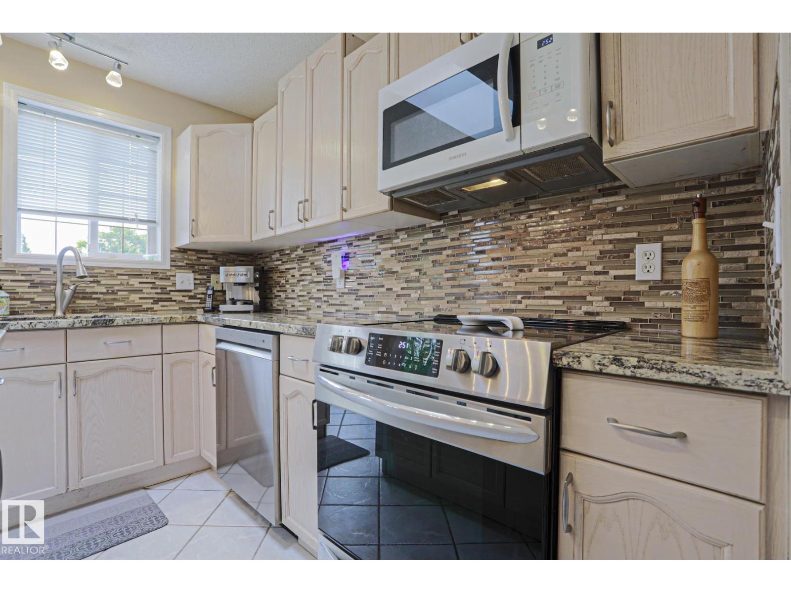 7716 154 Av NW, Edmonton, Alberta  T5Z 2Z2 - Photo 11 - E4492917