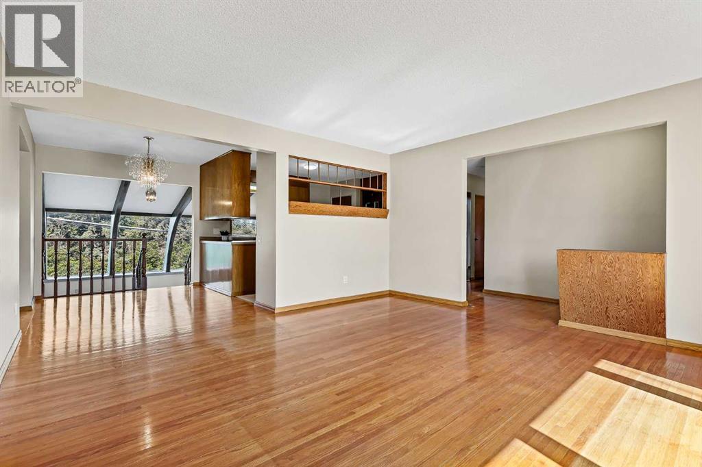 47 Clarendon Road NW, Calgary, Alberta  T2L 0P2 - Photo 7 - A2318269