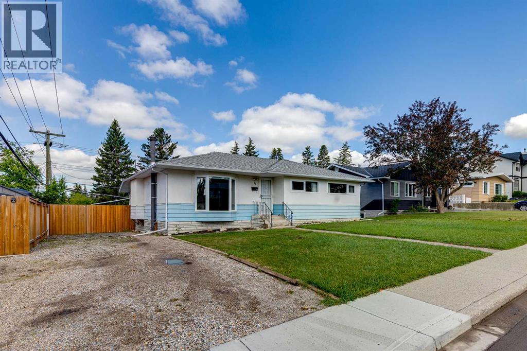 47 Clarendon Road NW, Calgary, Alberta  T2L 0P2 - Photo 1 - A2318269