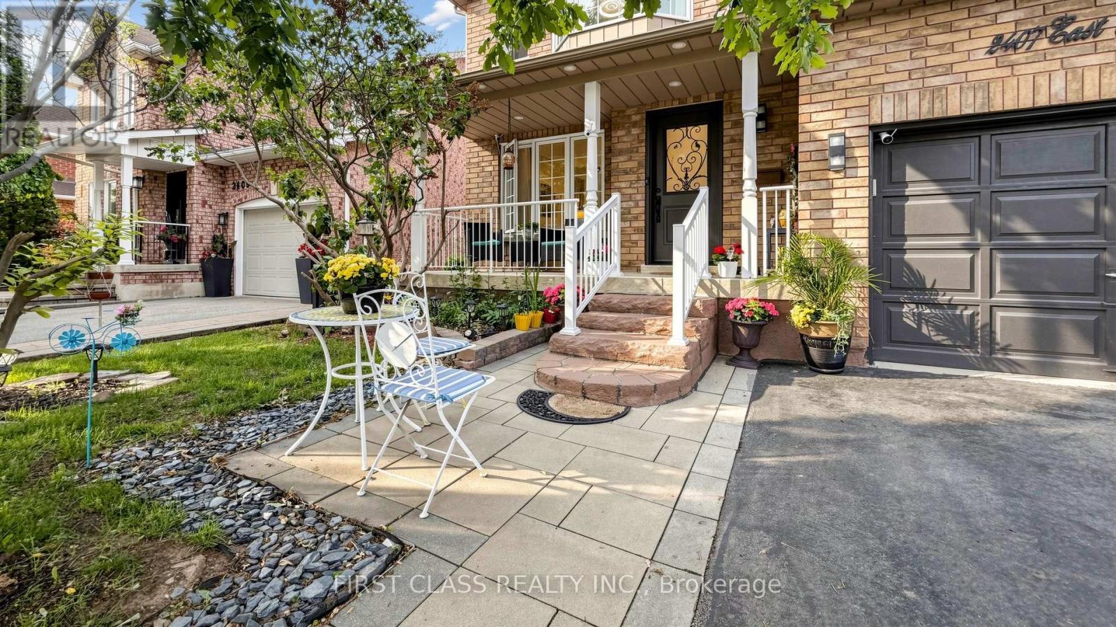 2407 East Gate Crescent, Oakville, Ontario  L6H 6L1 - Photo 5 - W13429352
