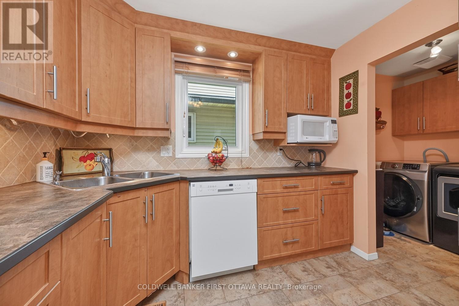 1528 Brookmill Lane, Ottawa, Ontario  K1B 5G4 - Photo 11 - X13429410