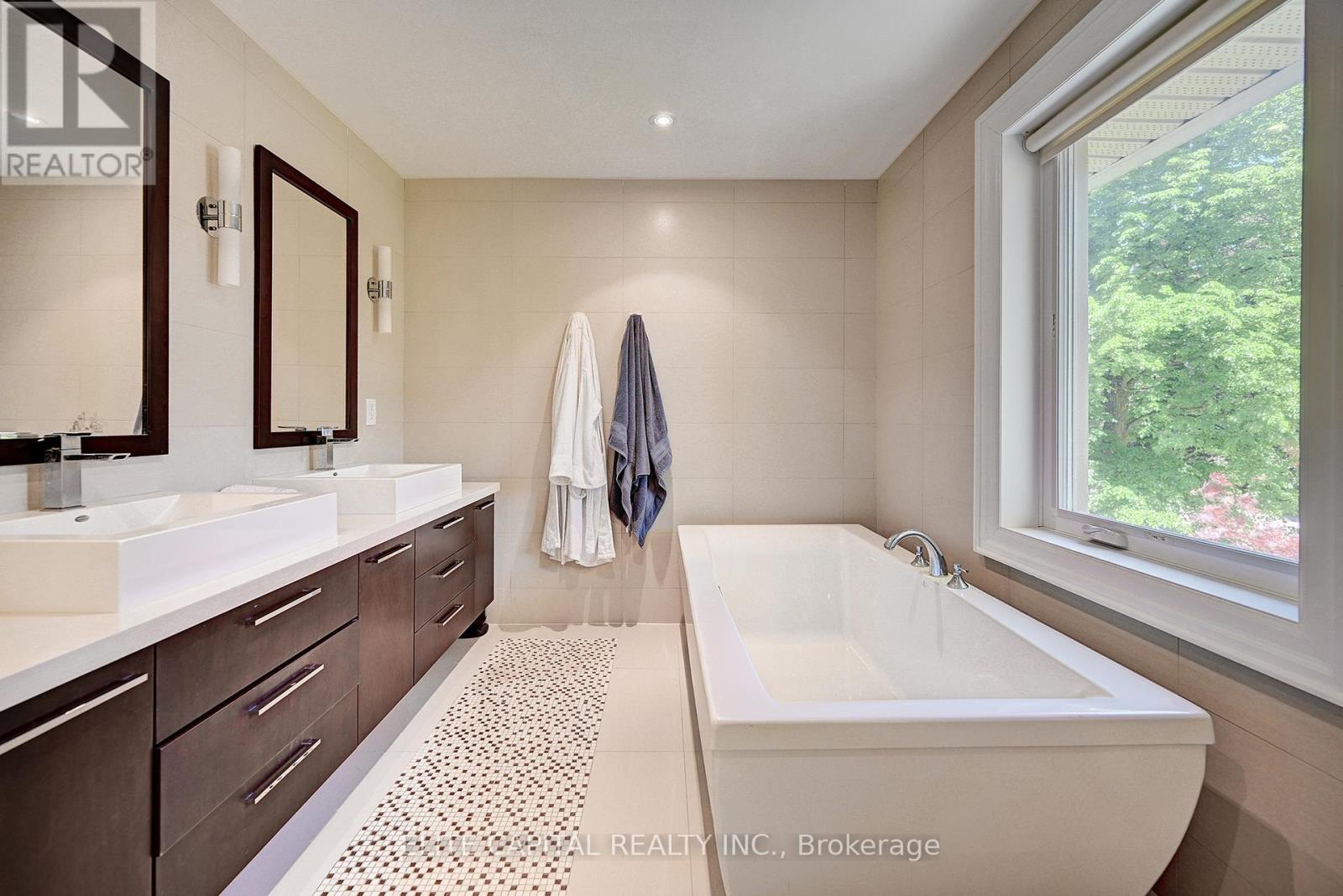 16 Thomas Reid Road, Markham, Ontario  L6C 1A5 - Photo 13 - N13429382