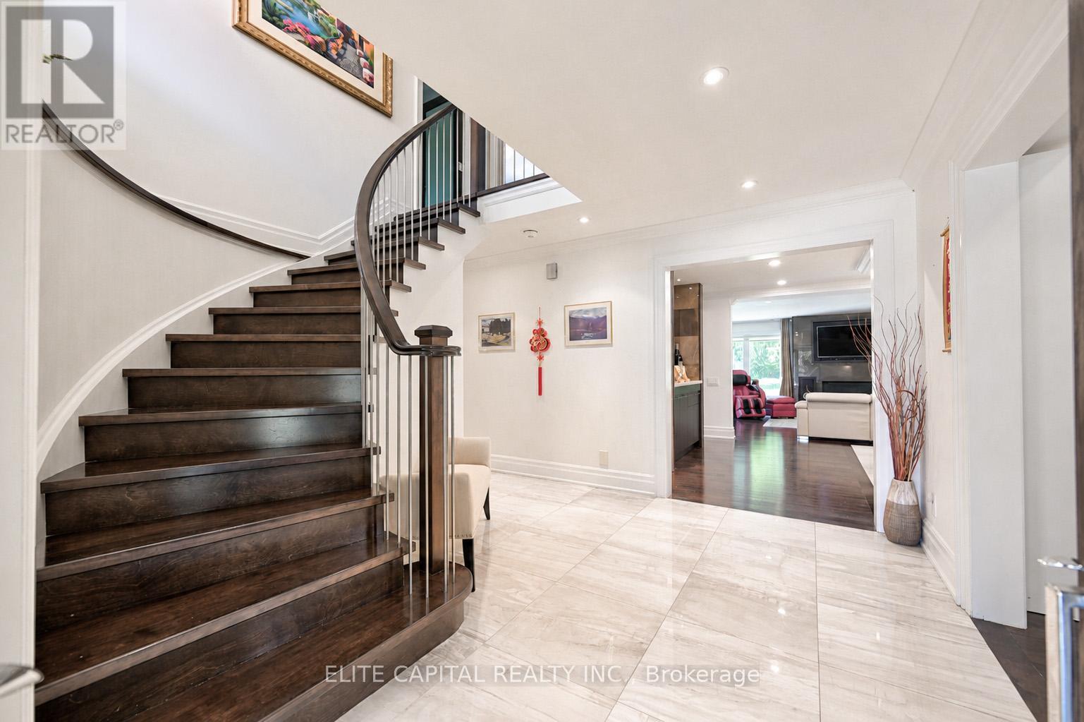 16 Thomas Reid Road, Markham, Ontario  L6C 1A5 - Photo 2 - N13429382