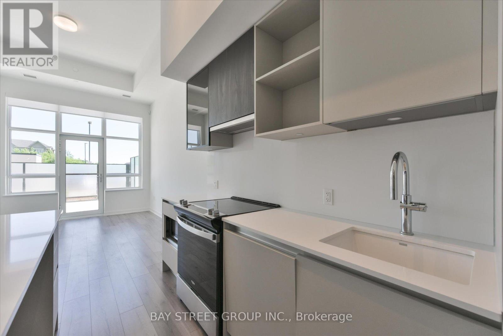 130 - 395 Dundas Street W, Oakville, Ontario L6M 5R8 - Photo 4 - W13429418