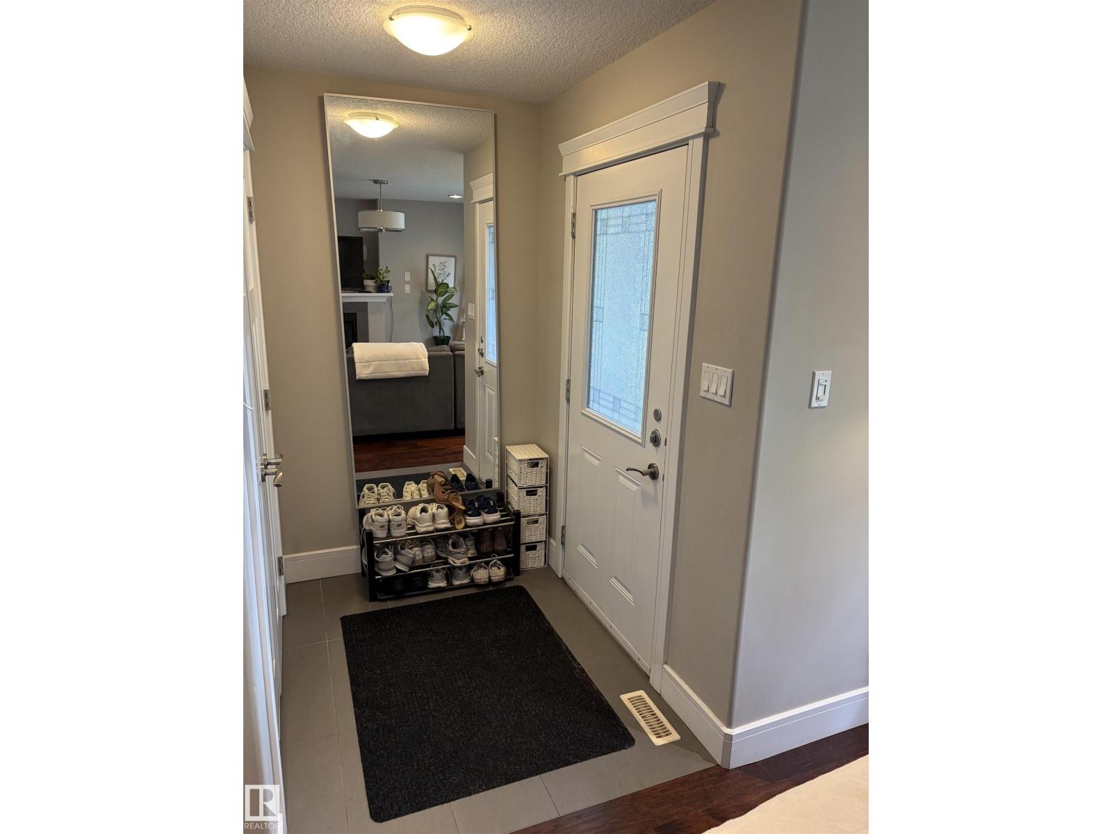 10914 71 Av NW, Edmonton, Alberta  T6G 0A1 - Photo 2 - E4492920